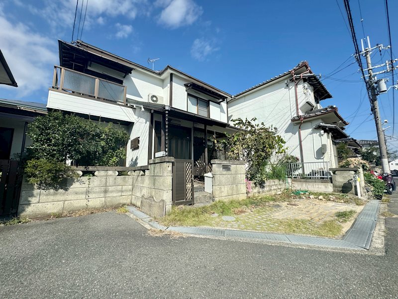 阪急「牧落」駅徒歩15分!小、中学校・スーパー・コンビニなど徒歩10分圏内にございます。