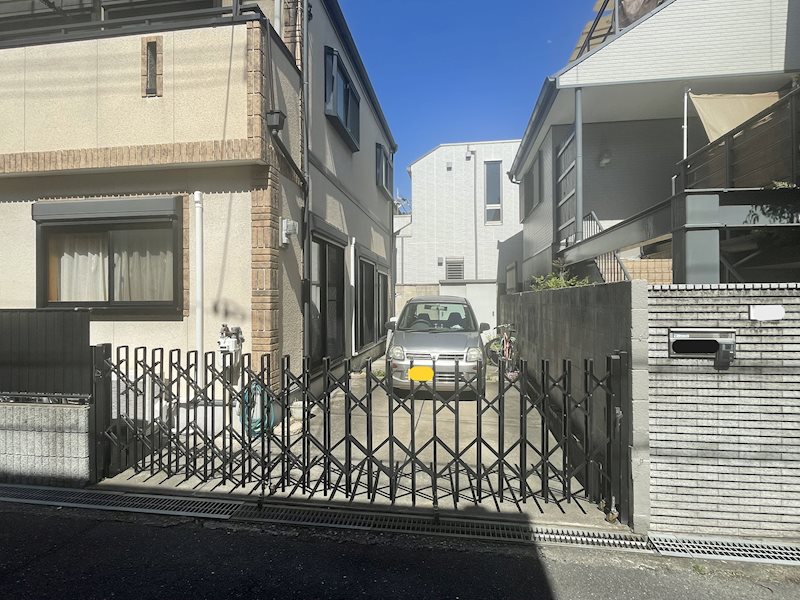 箕面市百楽荘3丁目　中古戸建 駐車スペース２台分あり！