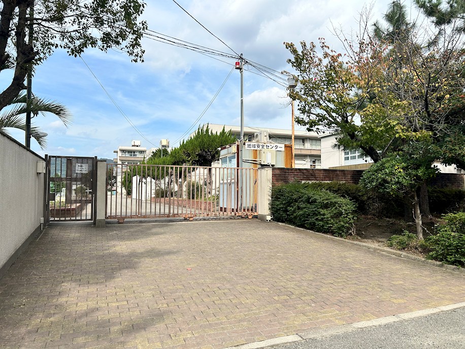 箕面市桜井2丁目 土地 箕面市立南小学校