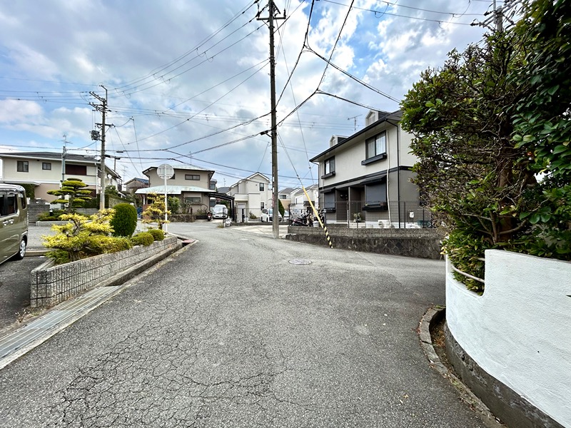 箕面市新稲6丁目 戸建 現地写真（前面道路含む現地写真）