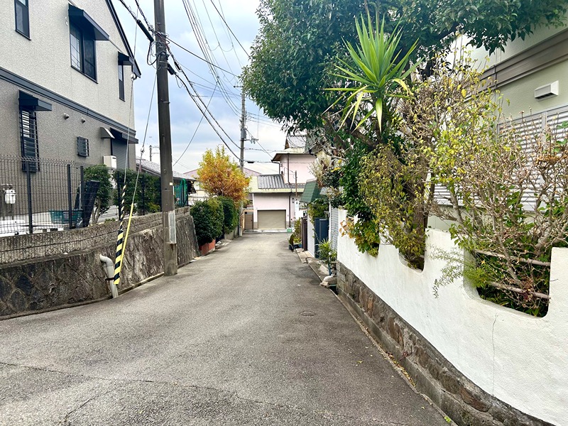 箕面市新稲6丁目 戸建 現地写真（前面道路含む現地写真）
