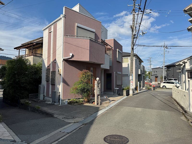 【会員限定】箕面市桜４丁目　戸建 お家の前の道路です。